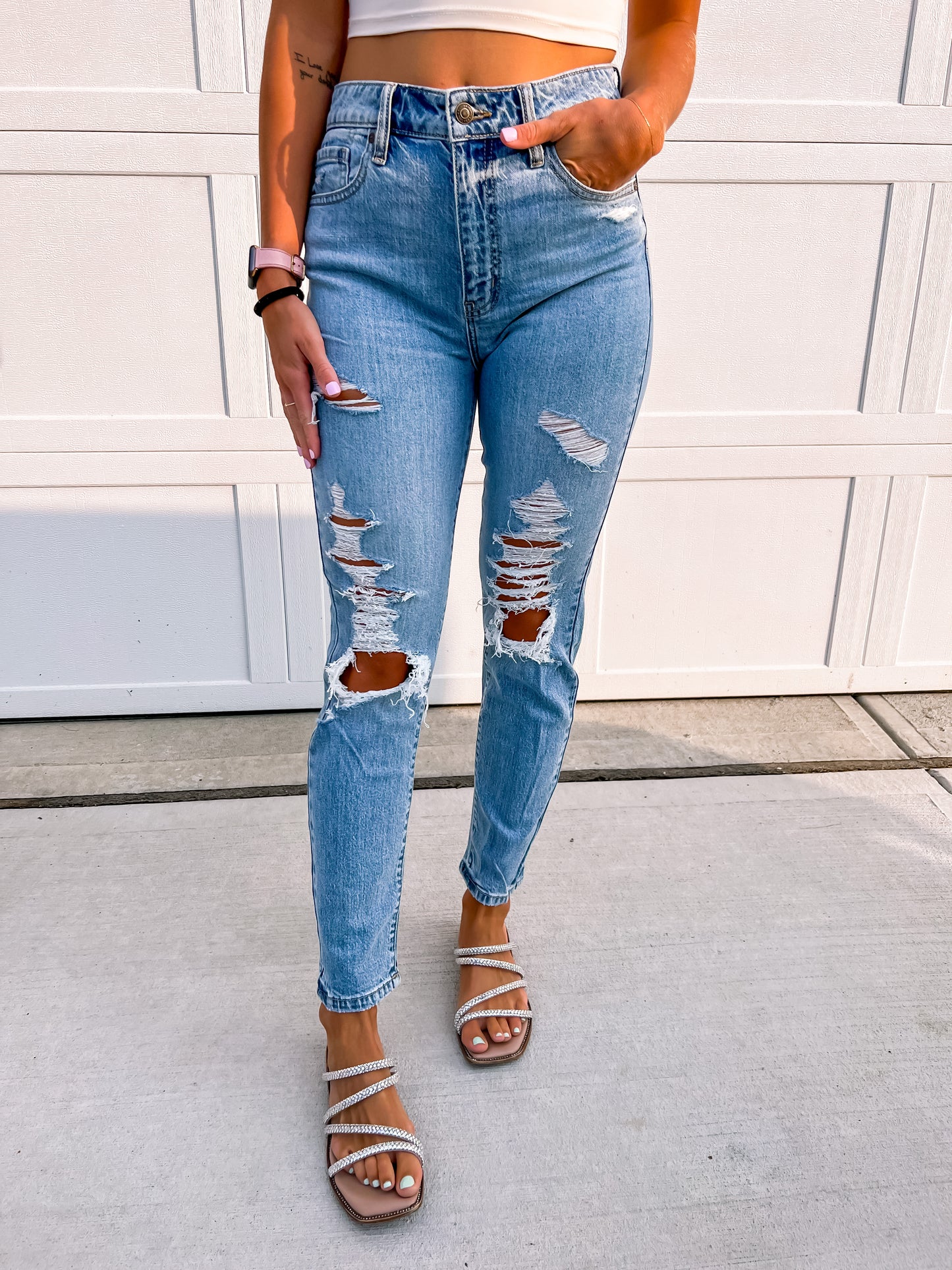 Tobi Light Wash Distressed Jeans